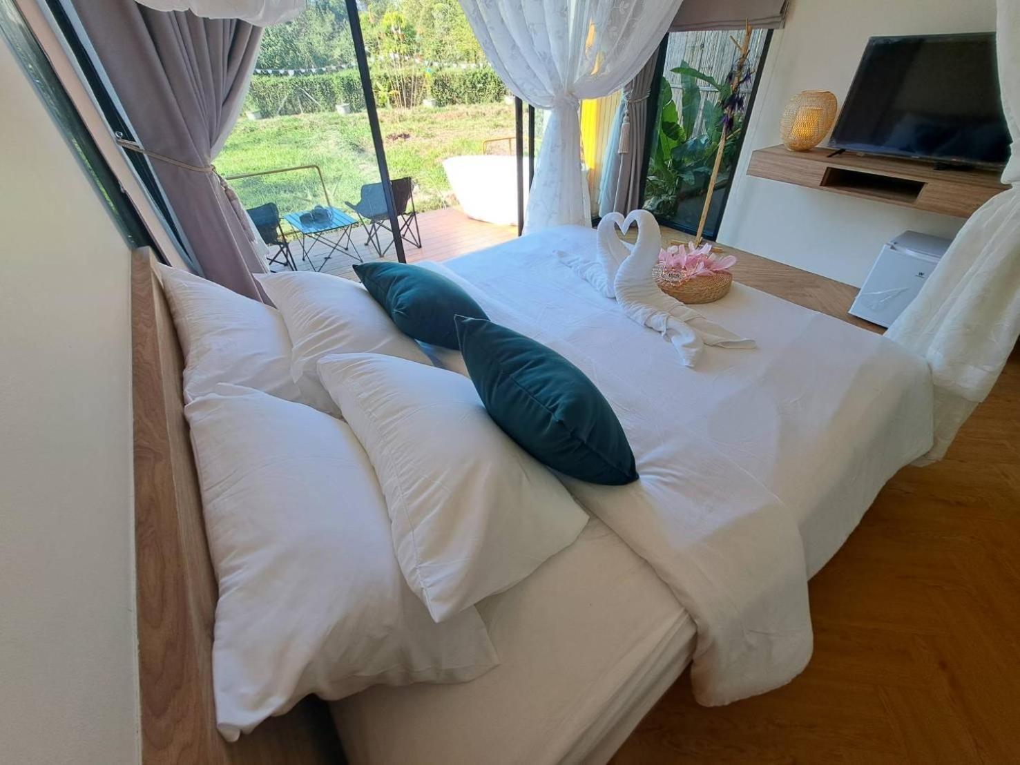 Baan Nai Baan Nok Resort Накхоннайок Экстерьер фото