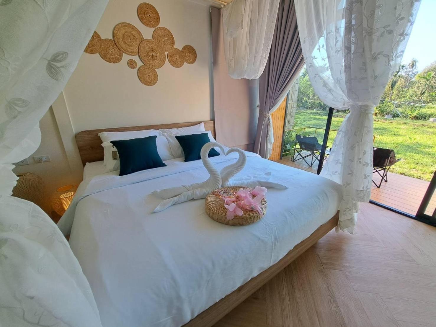 Baan Nai Baan Nok Resort Накхоннайок Экстерьер фото